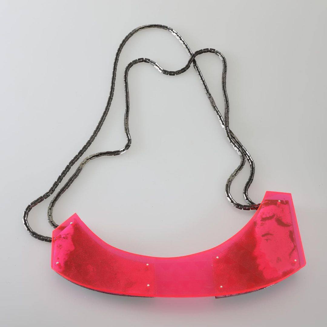 Kette "GEGENÜBER"